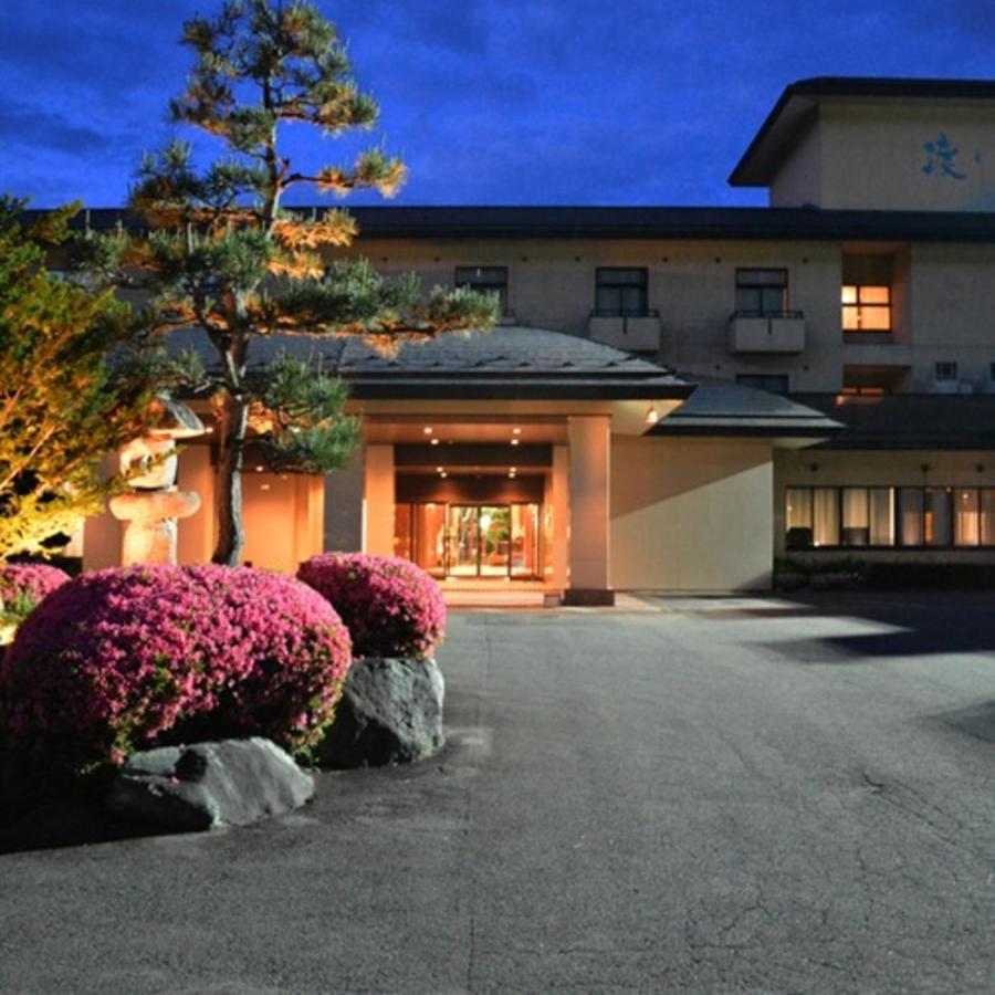 Отель Watari Onsen Bettei-Kaede Ханамаки Экстерьер фото